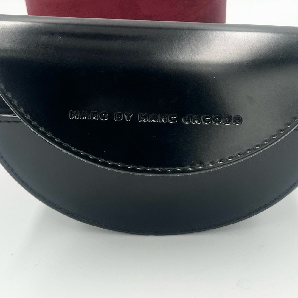 Marc by Marc Jacobs Elegant Black Case - Picture 6 of 7